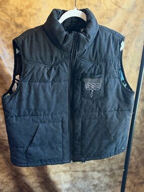 Black Quilted Puffer Vest - Casual Layering